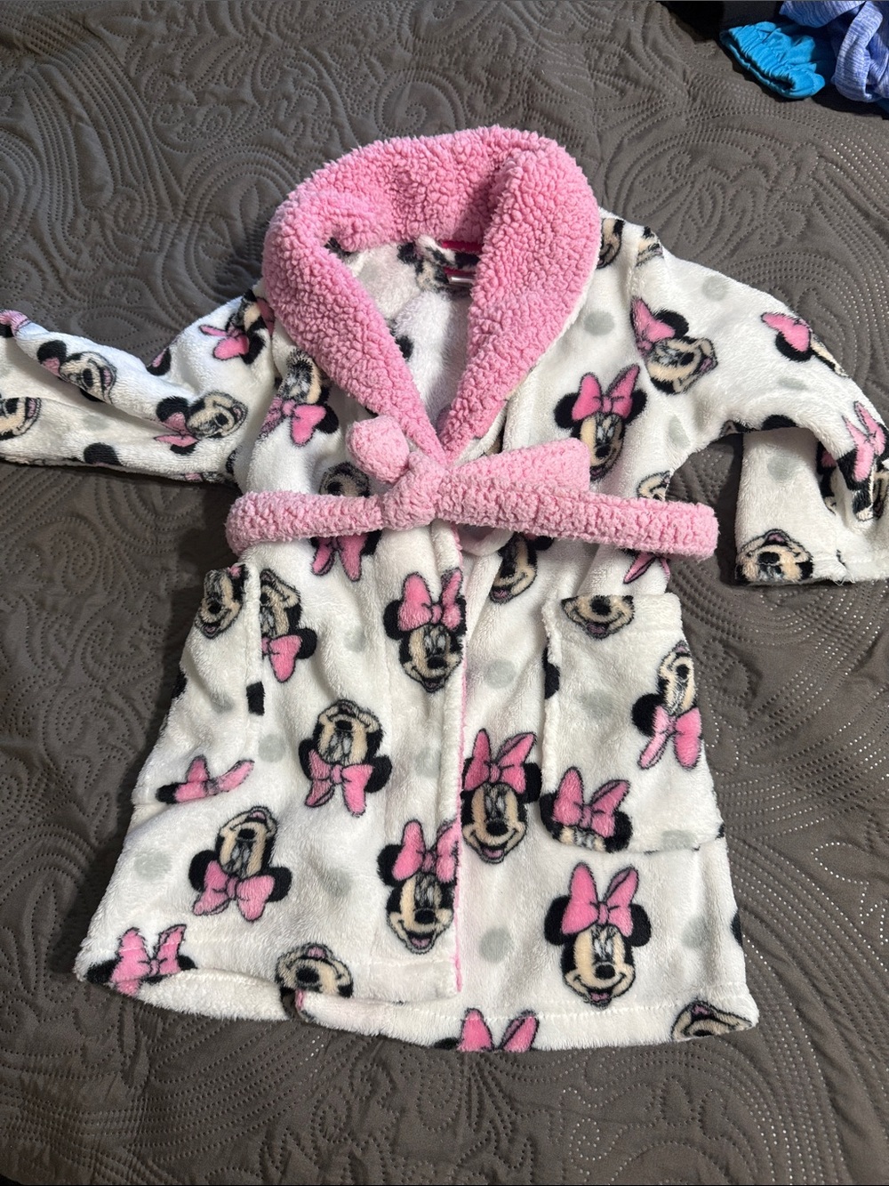 Disney Minnie Mouse White and Pink Fleece Kids Robe